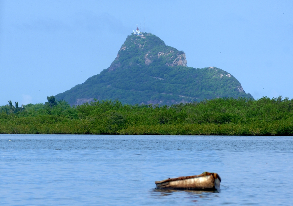 faro cerro del creston